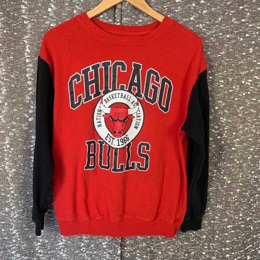 Chicago Bulls‎ NBA Shirt Young Medium Graphic Print Basketball NBA Long Sleeve